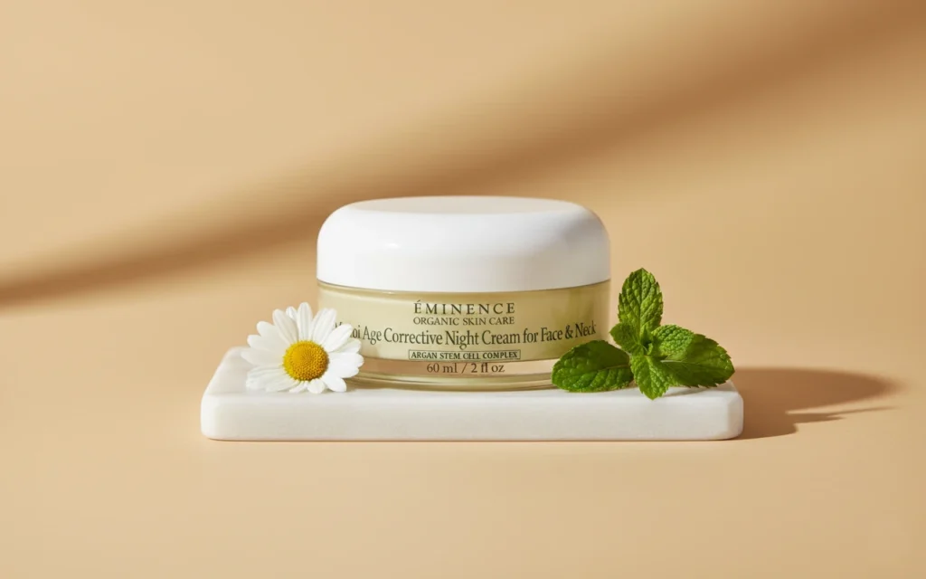 Omlazující noční krém s&nbsp;Monoi na obličej a&nbsp;dekolt